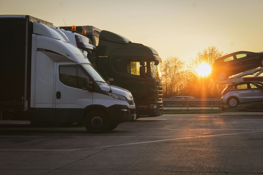 Rev up your fleet without breaking the bank: why semi-truck auctions are the cat’s meow